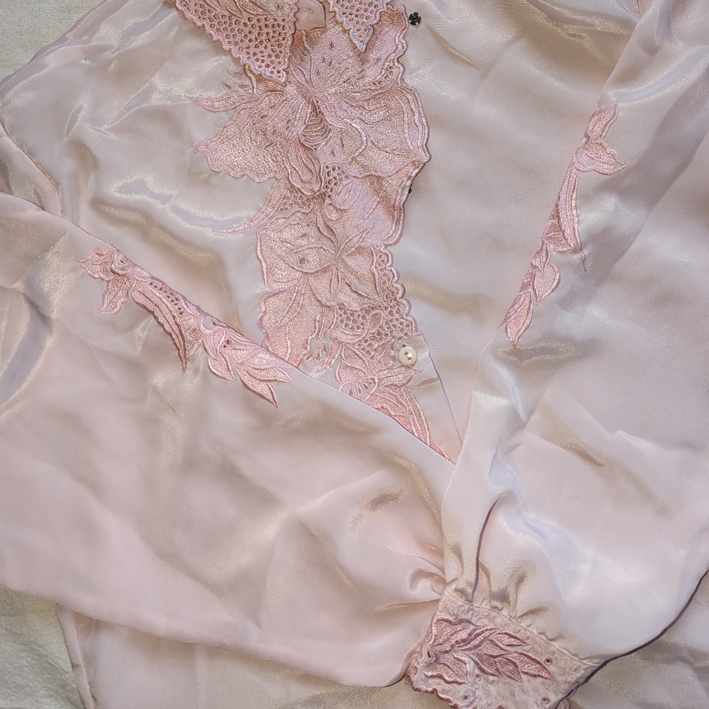 VINTAGE PINK FLORAL CROCHET DESIGN BUTTON UP BLOUSE